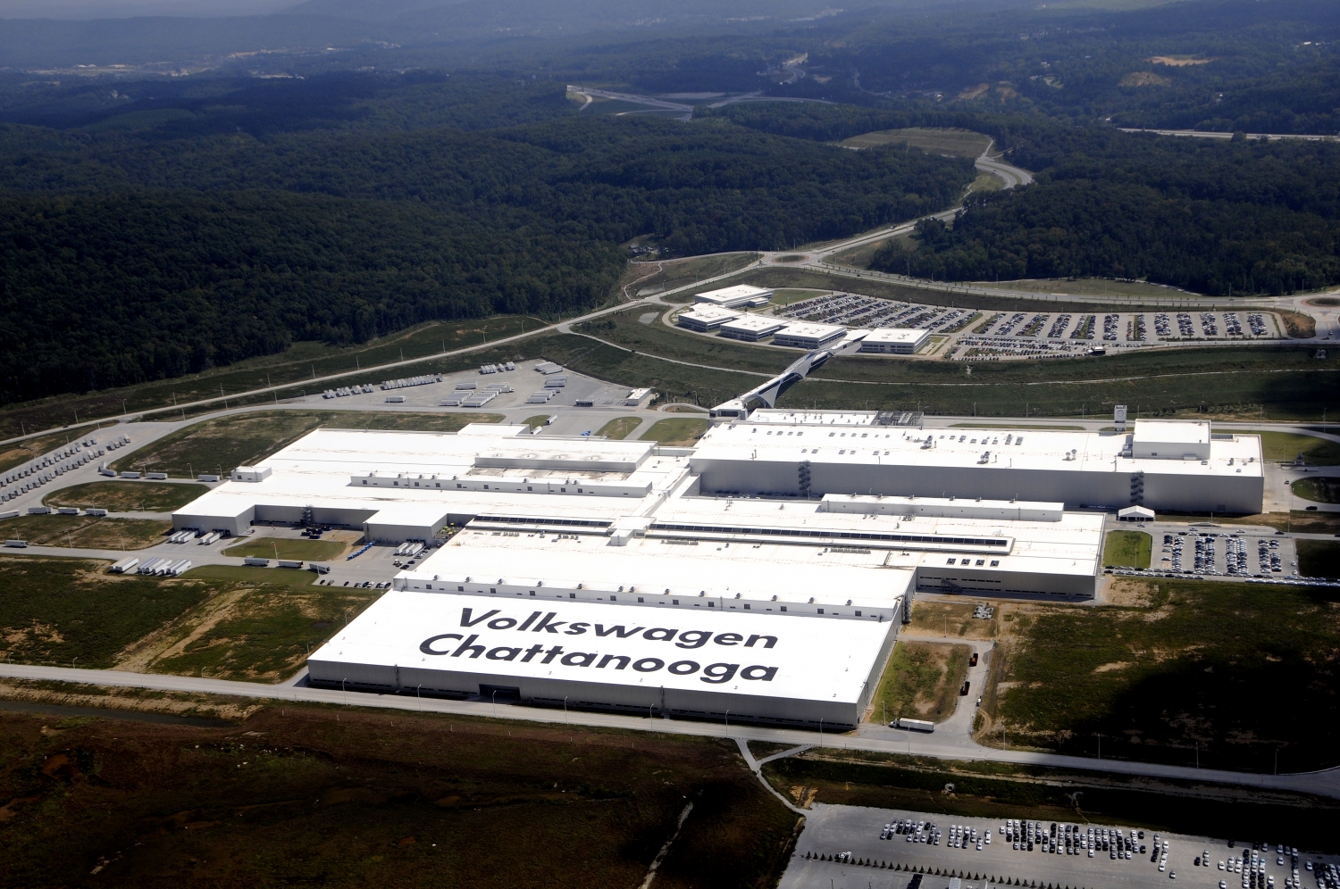 tennessee-governor-leads-anti-union-captive-audience-meeting-at-vw