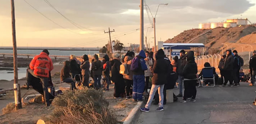 Chubut workers gathering by the side of the road.