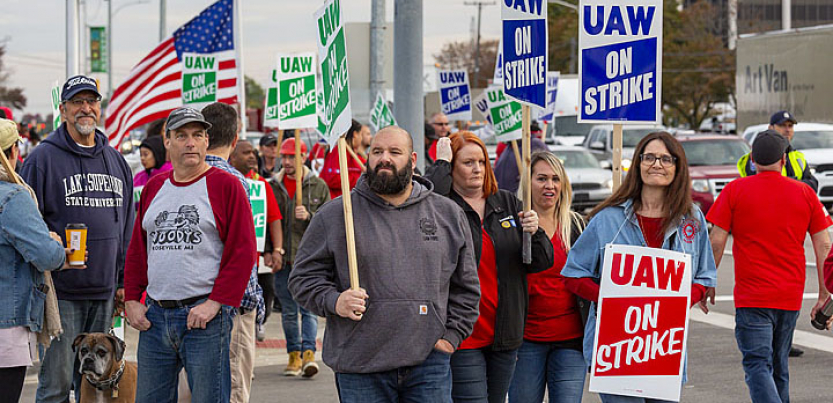 Workers on the GM picket lines with signs.