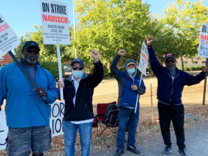 Several Nabisco picketers with signs outside in Portland, Oregon.