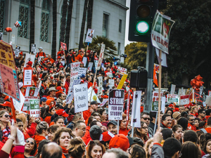 Crowd of UTLA strikers in red in January 2019 strike