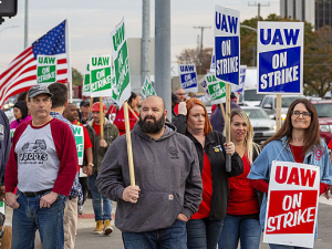 Workers on the GM picket lines with signs.