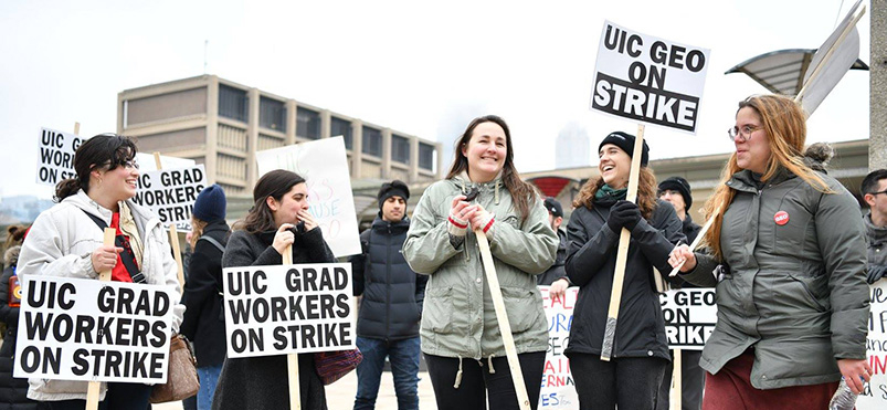 UIC GEO picketers call attention to unfair treatment of graduate employees.