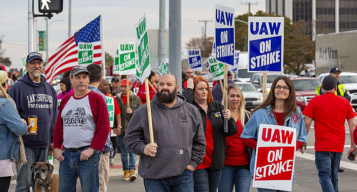 Workers on the GM picket lines with signs.