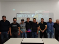 Ex trabajadores de Honda se reunen para una foto. 
